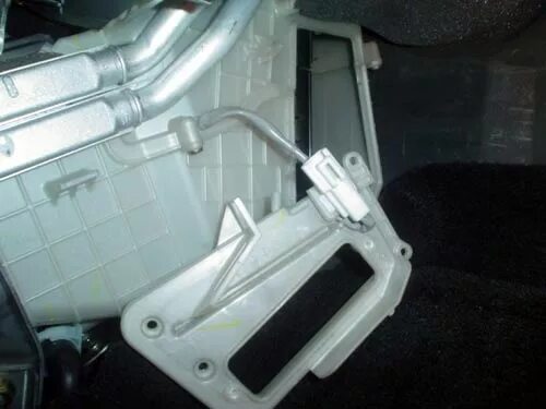 Замена салонного фильтра - Mazda 3 (1G) BK, 2 л, 2005 года своими руками DRIVE2