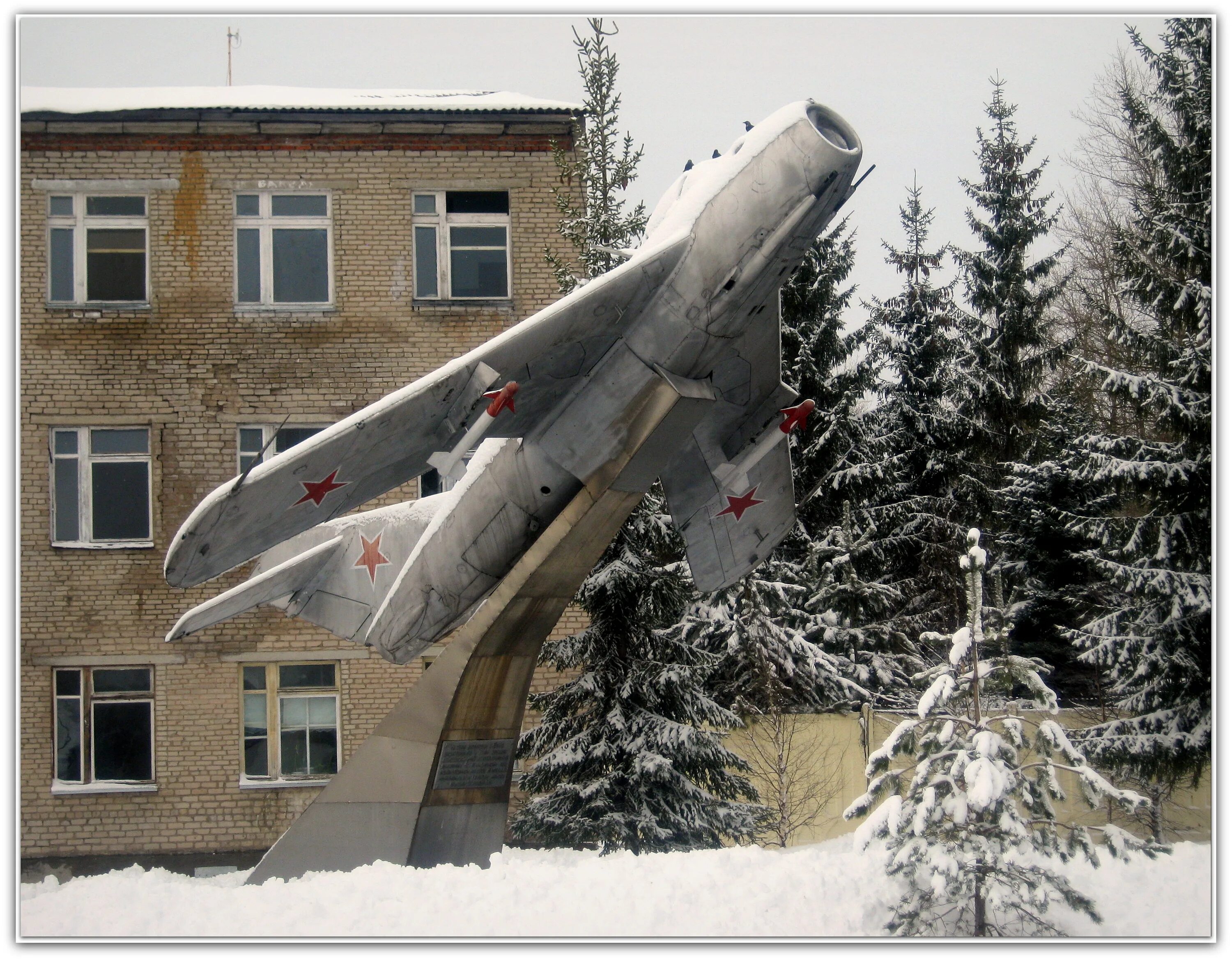 Вязьма-Брянская военный городок. Аэродром Вязьма-Брянская. Аэродром Двоевка в Вязьме. Вязьма аэродром военный. Вяземский военный