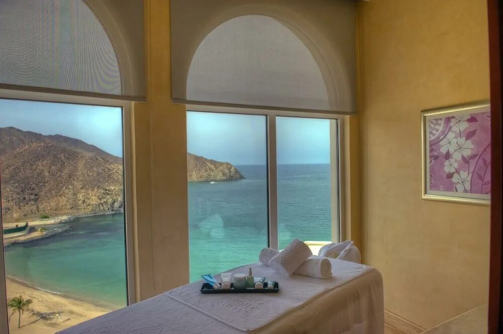 Oceanic khorfakkan resort spa оаэ. Отель океаник фуджейра. khorfakkan resort &amp; spa 4*. оаэ отель oceanic khorfakkan resort spa 4. oceanic khorfakkan resort spa 4 фото.