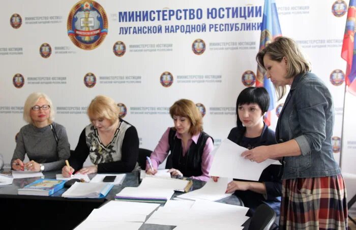 Луганское управление юстиции. Министерство юстиции лнр. день министерства юстиции луганской народной республики. управление министерства юстиции лнр. минюст лнр логотип.