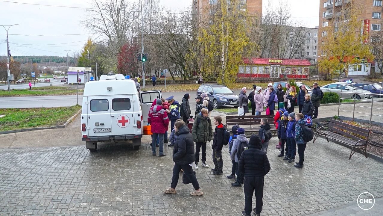 11 апреля киров. Перекрёсток проспект России и Луначарского в Кирово Чепецке. Кирово-Чепецк сбили ребенка. Кирово Чепецк красная восьмерка. Перекресток Кирово Чепецк.