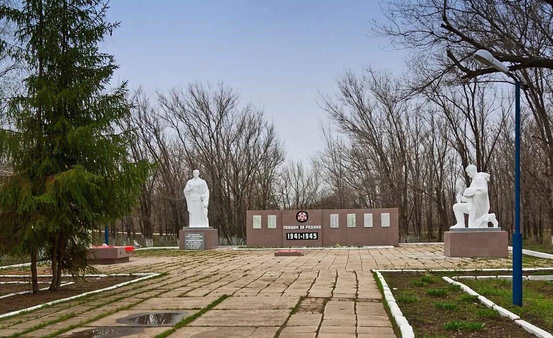 Село алексеевка алексеевского района самарской области. Парк Победы село Алексеевка Алексеевский район Самарская область. Село Патровка Алексеевского района Самарской области. Победа Алексеевка Самарской области.