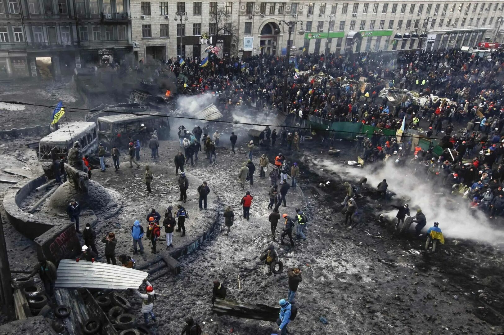 Что произошло на майдане в 2014. Киев площадь независимости Евромайдан. Евромайдан на Украине в 2014. Майдан 2014 площадь независимости. Киев 2014.