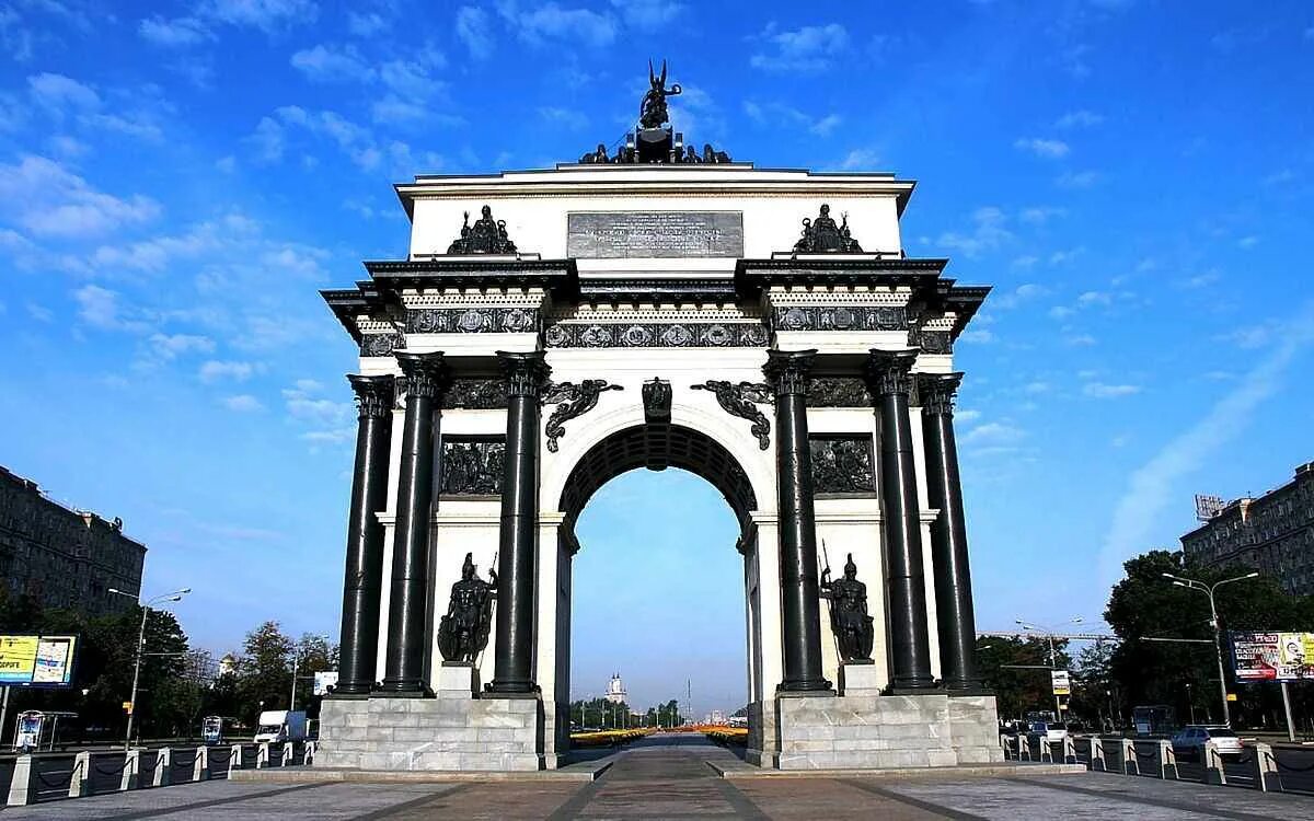 Гормост" проведет промывку Триумфальной арки на Кутузовском