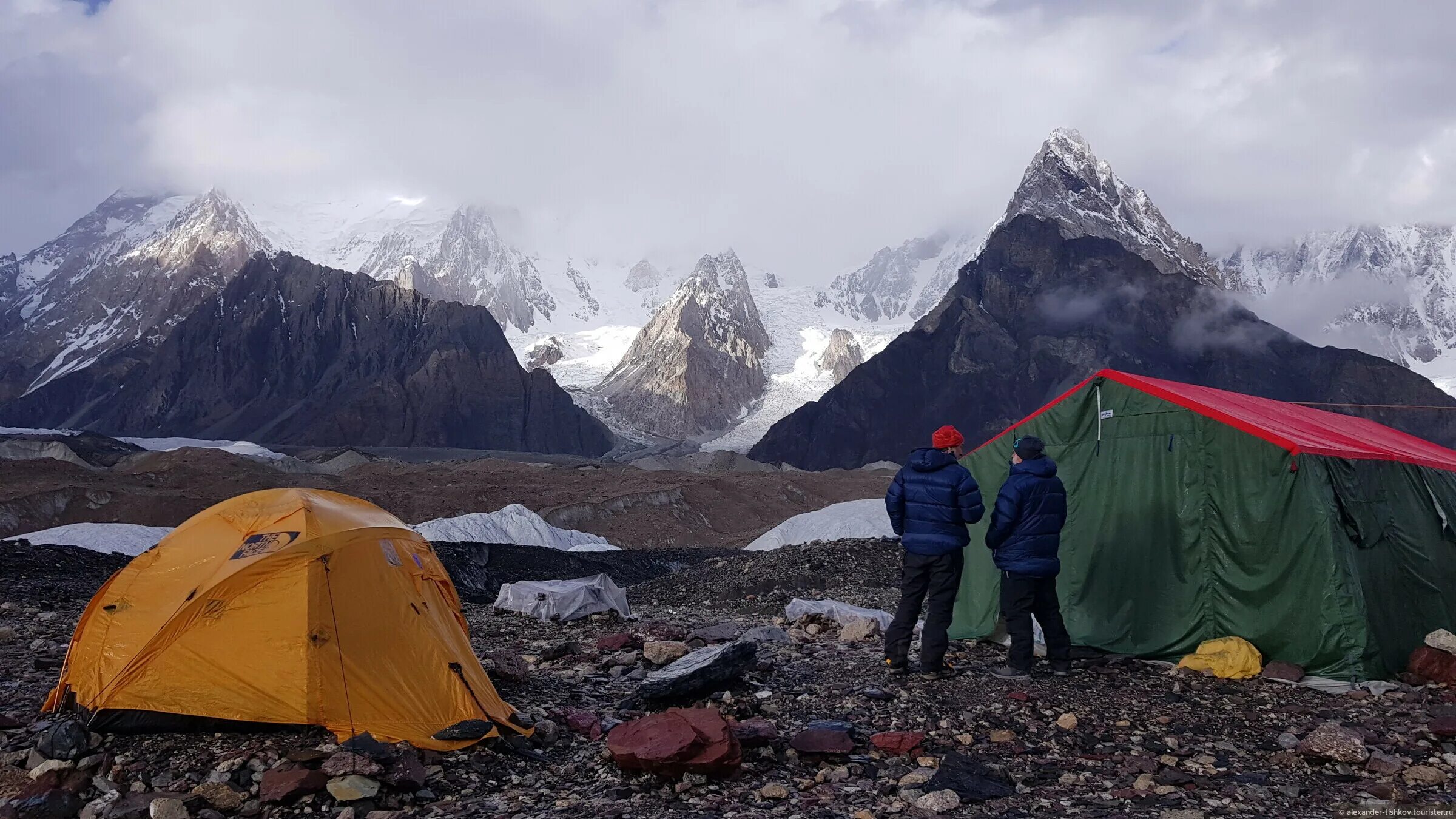 Базовый лагерь к2. 2 Лагеря. Базовый лагерь к2 фото лайф журнал. Goro camp