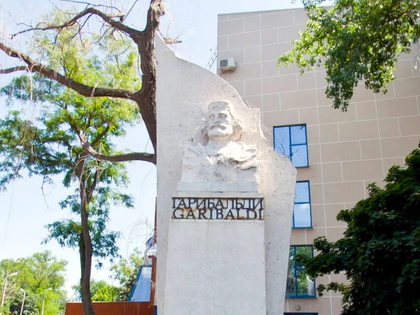Гарибальди в таганроге. Памятник гарибальди в таганроге. памятник джузеппе гарибальди таганрог. памятник гарибальди памятники таганрога. памятник-бюст джузеппе гарибальди.