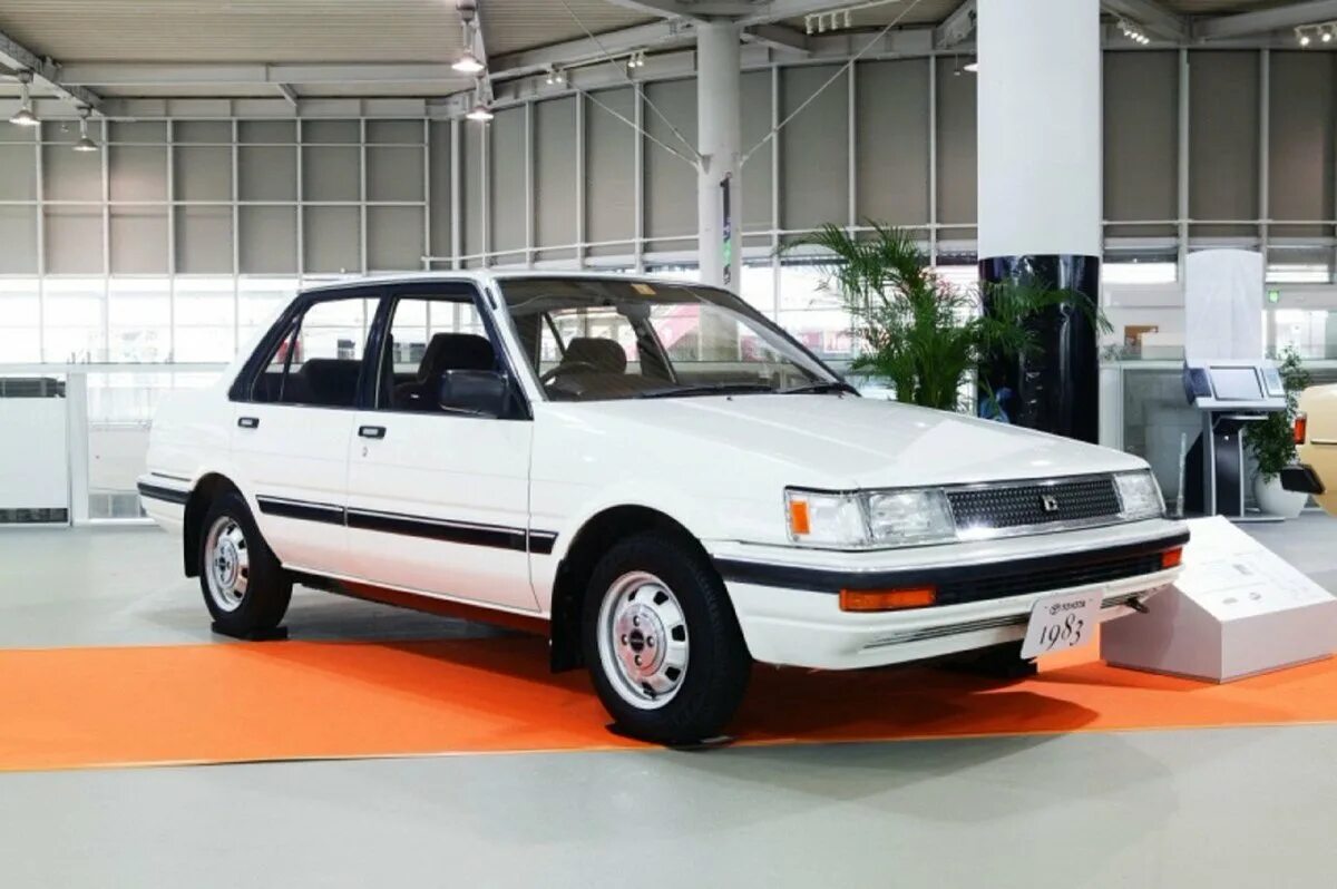 Королла 2 поколение. Toyota Corolla 1 поколение. Toyota Corolla 1983. Тойота Королла 1983. Toyota Corolla 4 поколение.