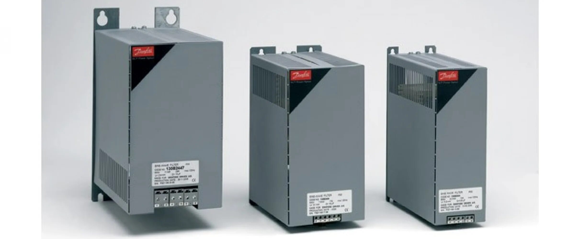 Частотный преобразователь грюндфос. Частотный преобразователь grundfos cue 3x380-500v ip55 90kw. Частотный преобразователь grundfos cue 3x380-500v ip55 90kw. Частотный преобразователь danfoss vlt micro drive fc-051. Частотники грундфос.