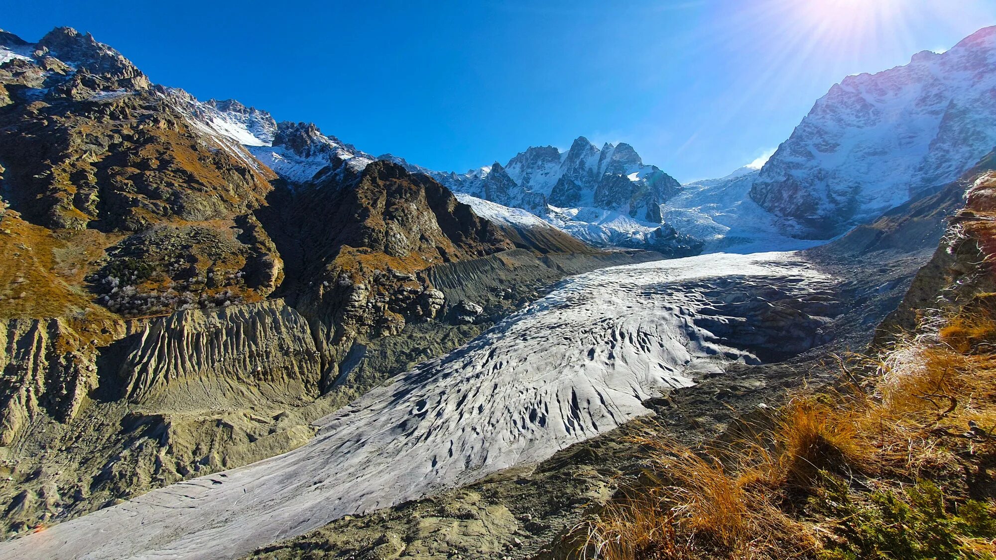 Ледник в осетии караугом. Гора стэнли африка. Гора стэнли. Вторая по величине гора. Вторая по величине гора.