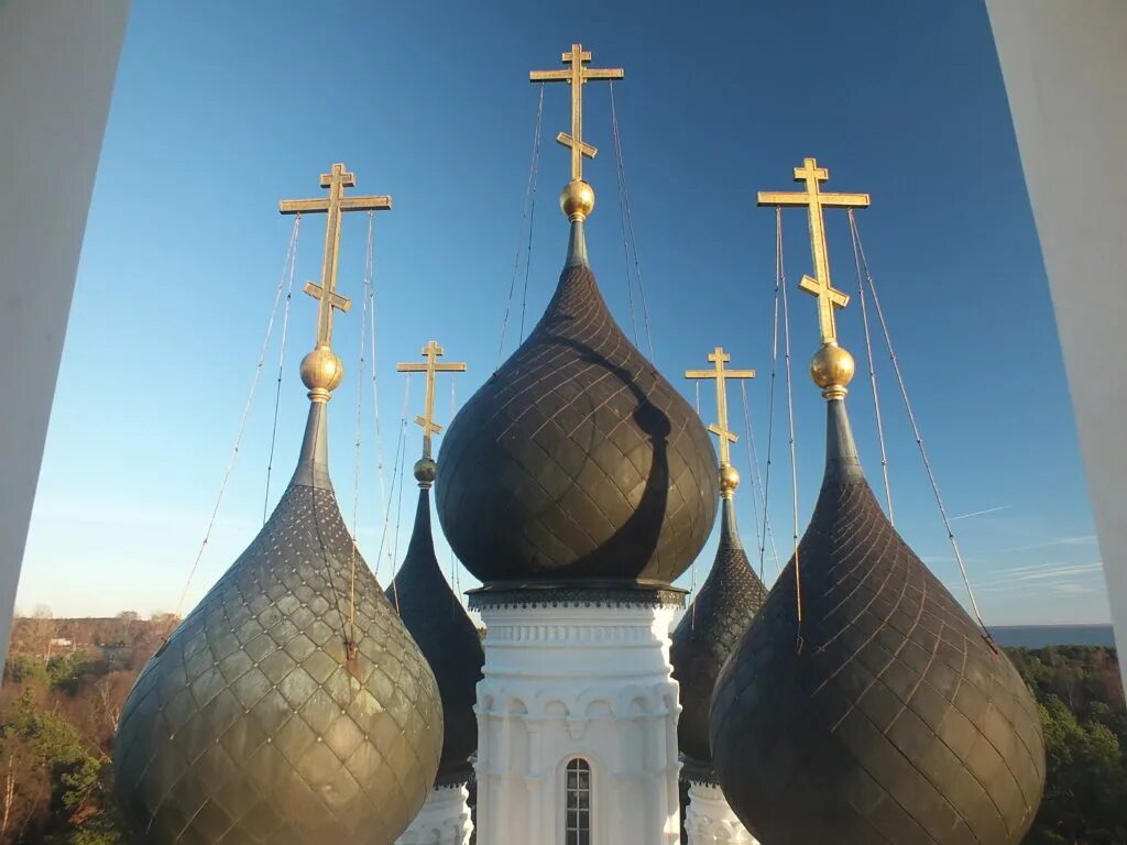 Конторович а. Черные купола это. Храм с чёрными маковками москва. Храм в казани с черными куполами. Черные купола это.