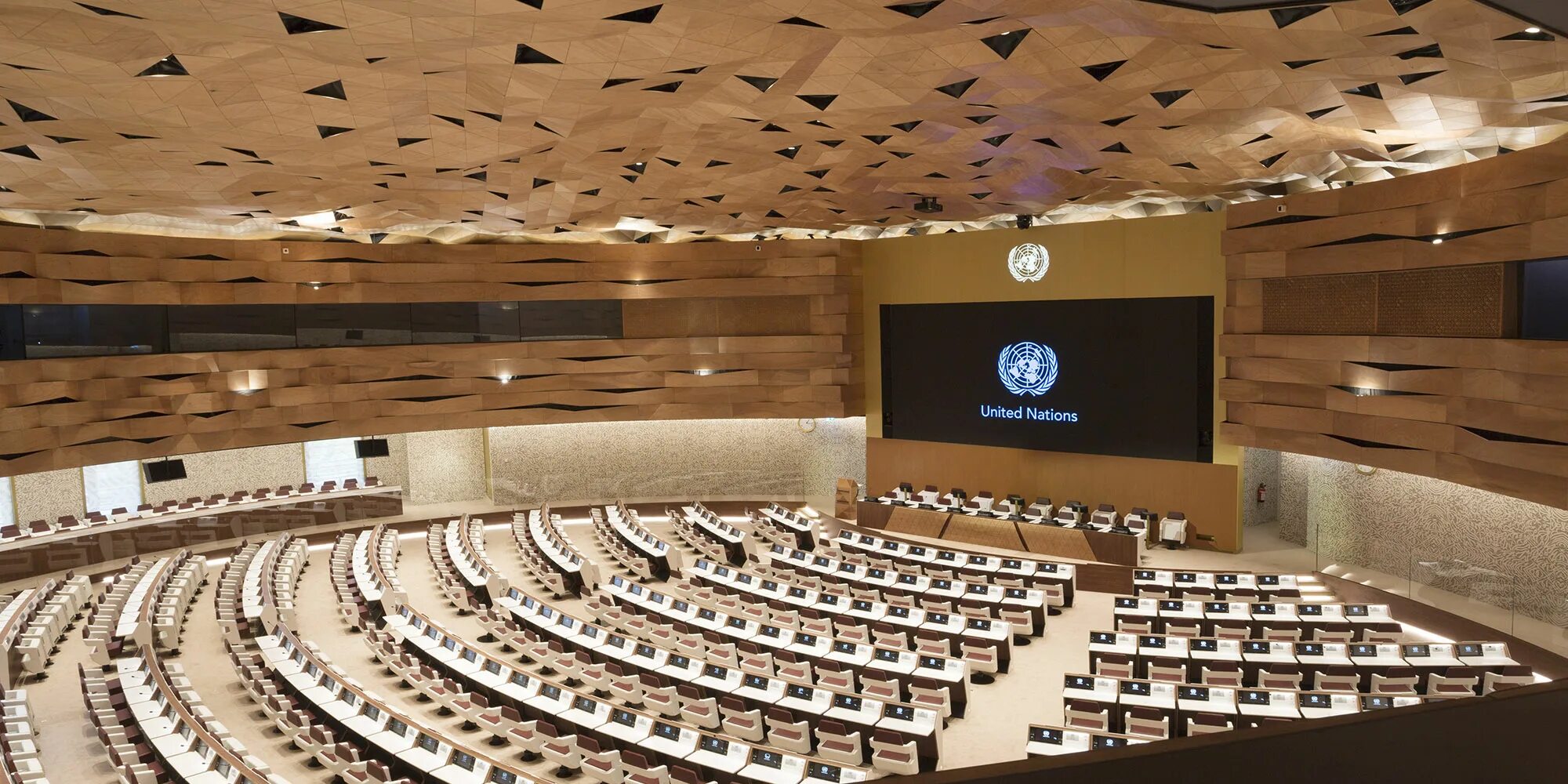 Офис оон. Штаб квартира ООН зал. Здание ООН внутри. Штаб ООН изнутри. Зал ООН В Женеве.