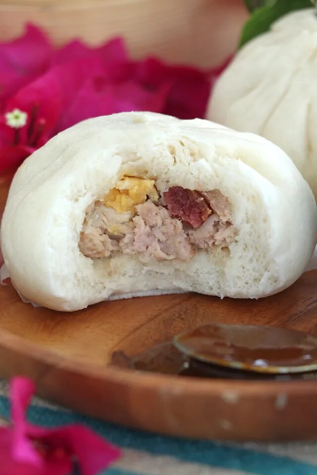 Bao am. Паровые булочки Бао. Siopao. Siopao картинки. Minced Pork bun.