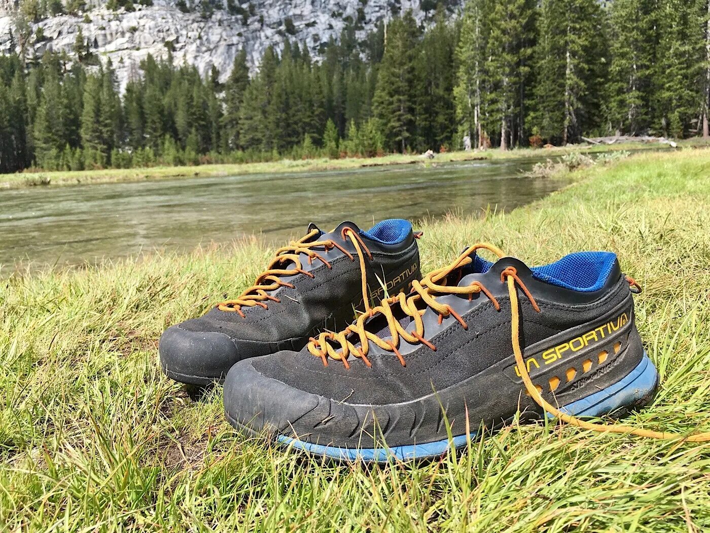 Кроссовки la Sportiva tx4. Ботинки мужские la Sportiva. La Sportiva ботинки на фоне. La Sportiva Boots 2 layer. La shoe обувь