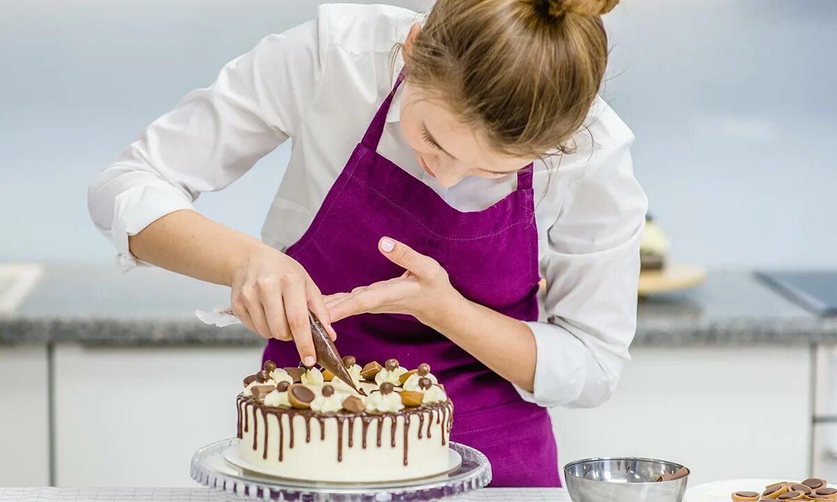 Идеи для торта. Мастер кондитер. Фотосессия кондитера. Повар кондитер. Профессиональный кондитер.