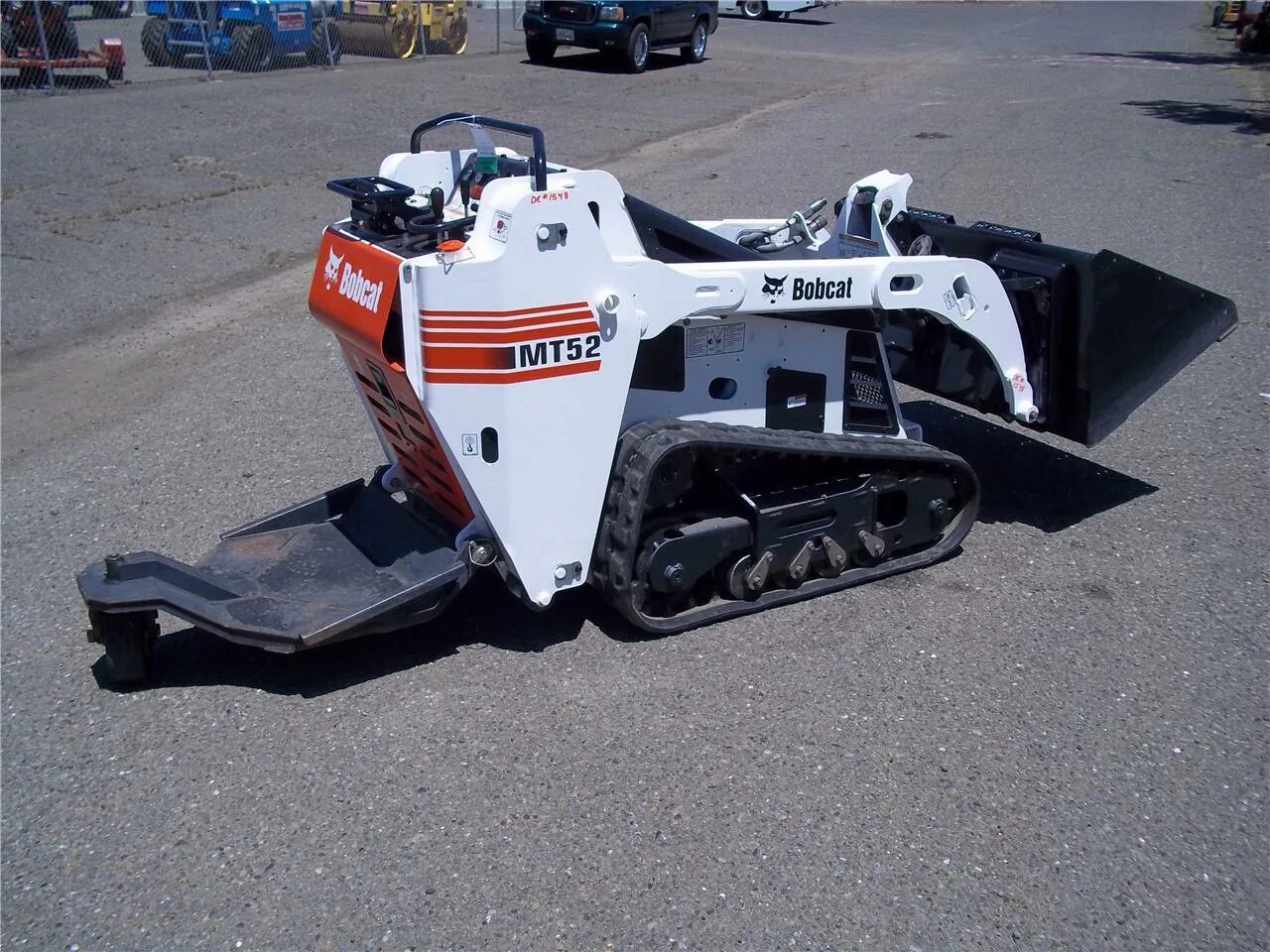 Bobcat s250. Bobcat mt50. Bobcat t850. Bobcat t110 кабина. Управление Bobcat t110.