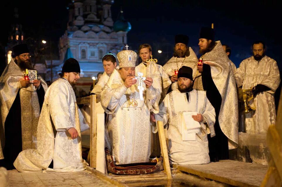 Крещение в храме Останкино. Храм Живоначальной Троицы в Останкино крещение Господние. Крещение таинство Останкино. Храме Живоначальной Троицы в Свиблово крещение. Вечерняя служба 18