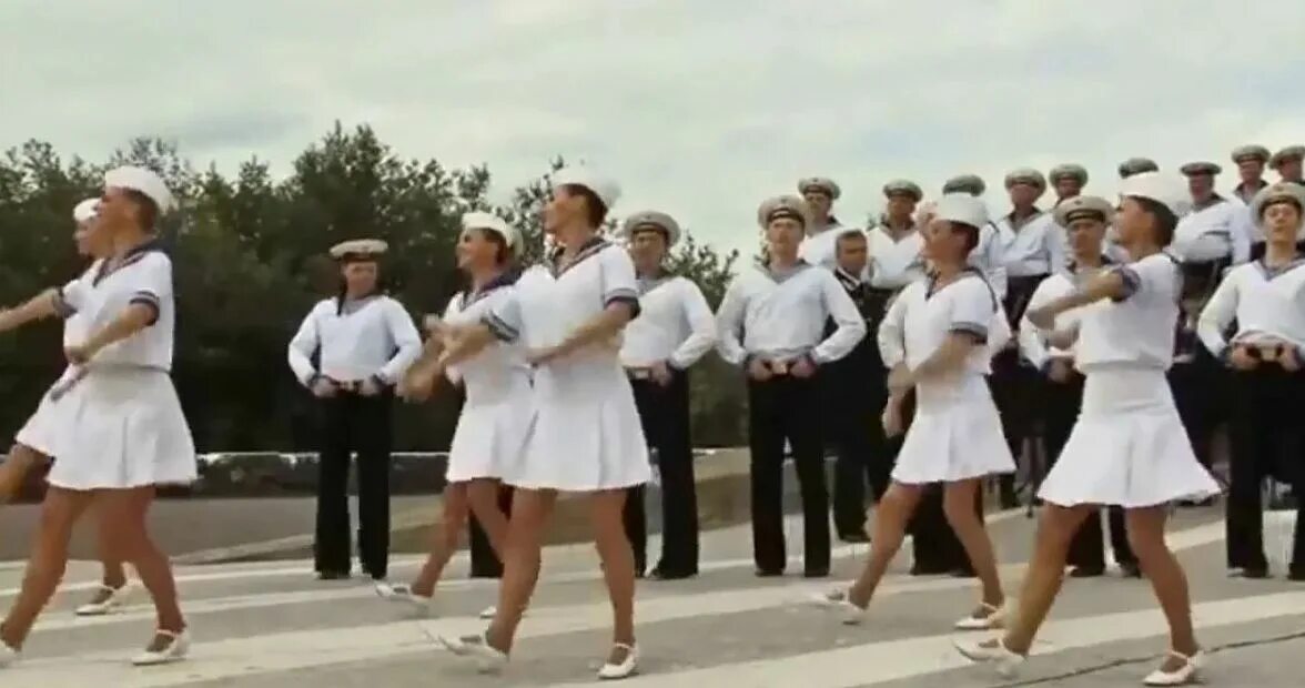 Песня морской танец. Матросский танец банд Одесса. Морской танец. Моряки танцуют. Танец яблочко.