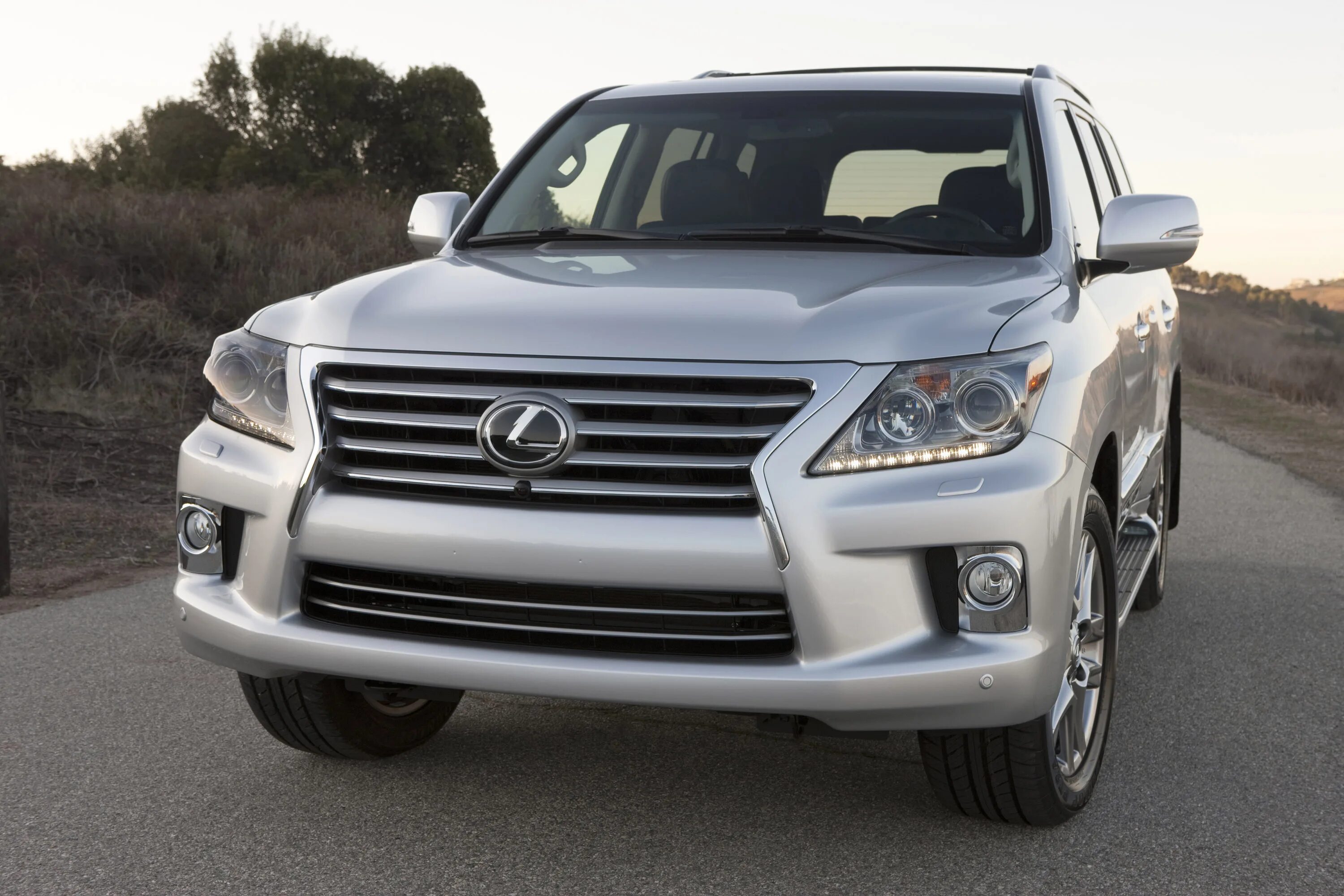 Lexus lx шины. Lexus LX 570. Лексус GX 570. Джип Lexus LX 570. Lexus LX 570 2012.