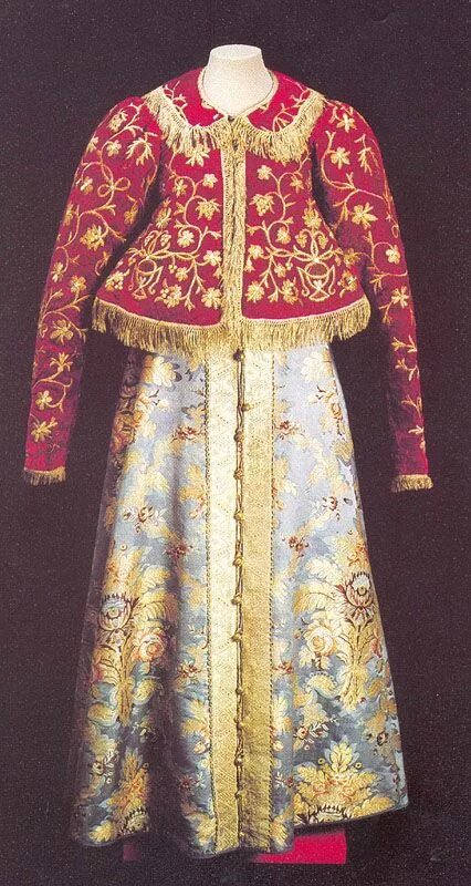 Старинная женская распашная одежда. Старинная женская распашная одежда. Старинная женская распашная одежда. Старая женская одежда. Душегрея в древней руси.
