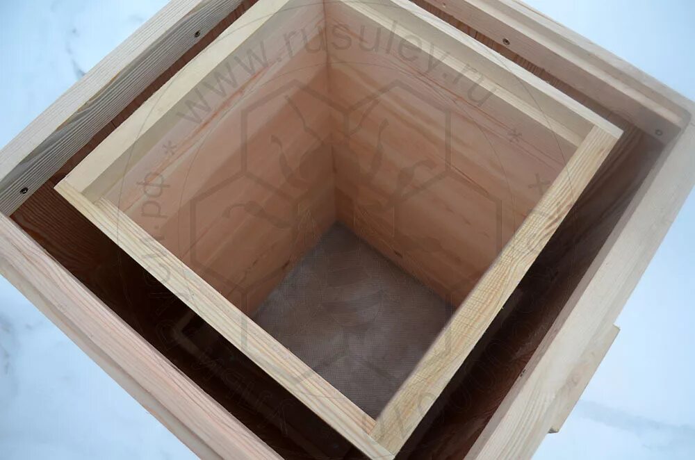 Дно улья с противоварроатозной сеткой. Ульи со съемным. Размер 12 рамочного улья дадан. 10 ти рамочный улей дадана. Дно многокорпусного улья.