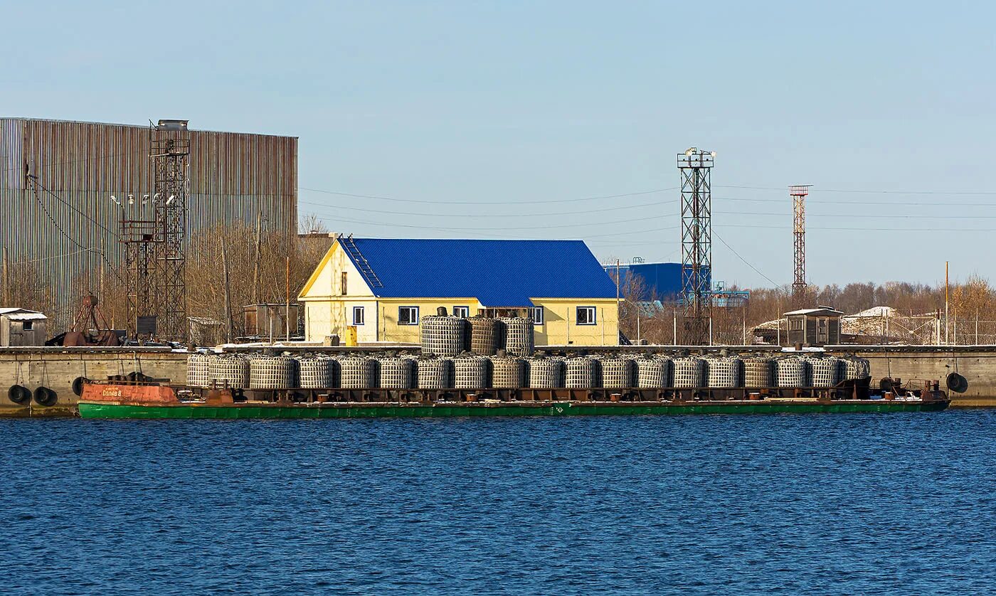 Пиндуши причал. Маленькая плавучая дача. Порт медвежьегорск. 23 причал набережная ростов. Причал 23.