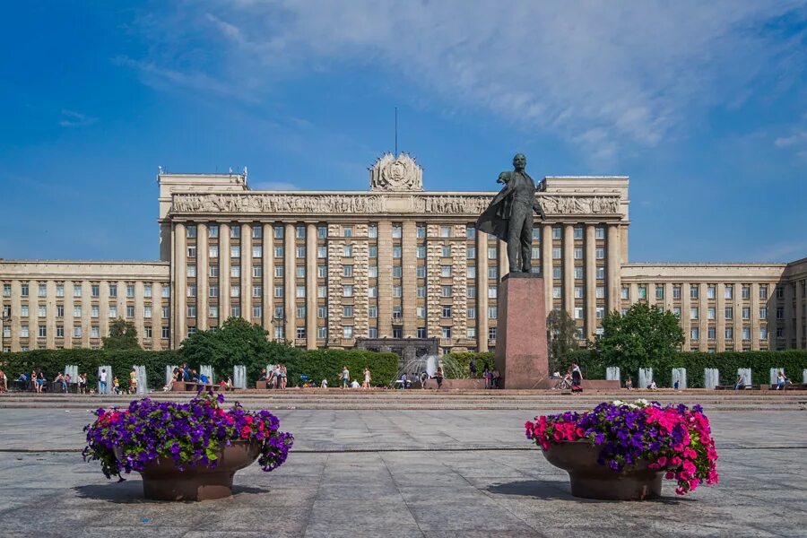 Spb московский. Московская площадь Санкт-Петербург. Ленин на Московской площади СПБ. Дом советов Санкт-Петербург фонтаны. Московская площадь Санкт-Петербург памятник.