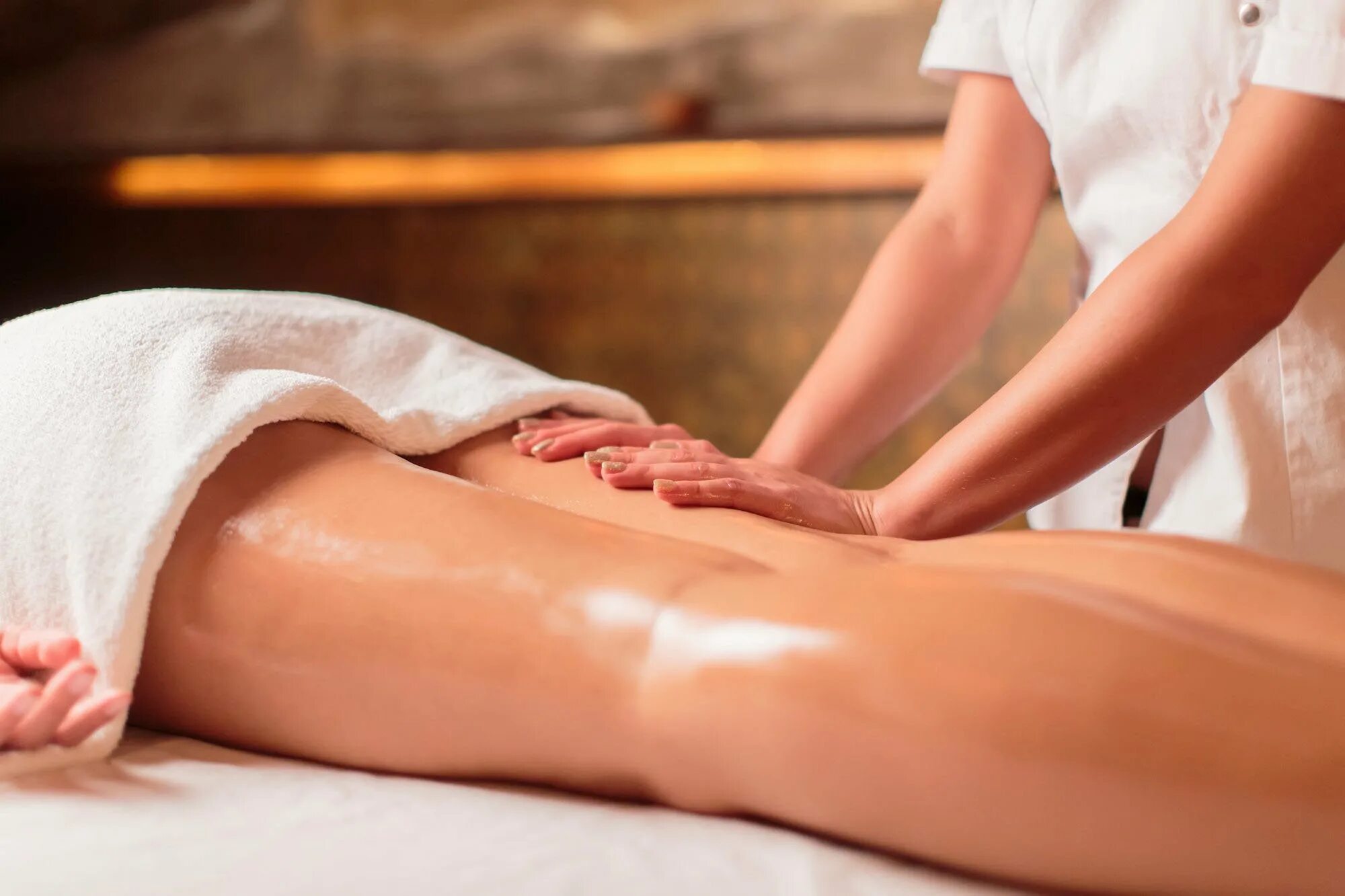 Fascia massage. Антицеллюлитный лимфодренажный массаж. Антицеллюлитный массаж спа. Медовый массаж антицеллюлитный. Медовый массаж ягодиц.