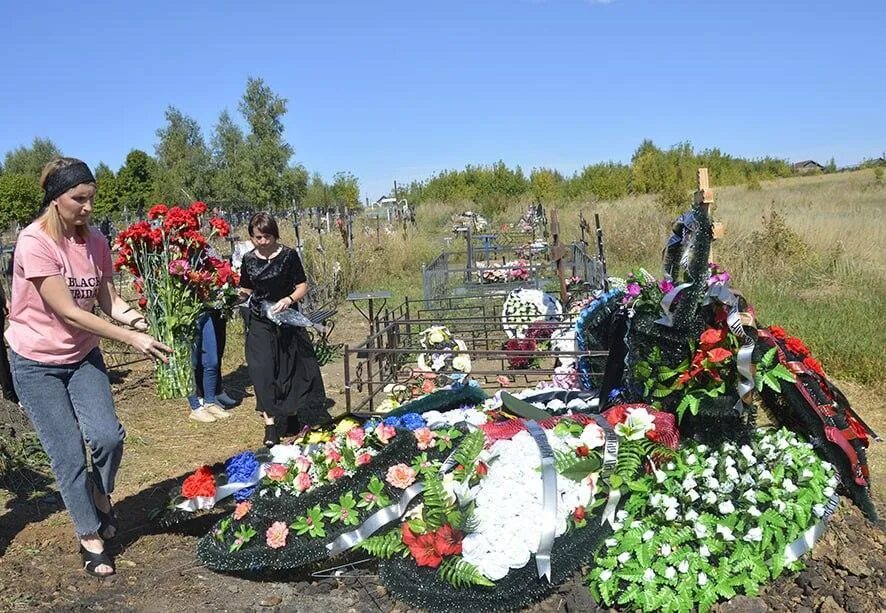 Сколько на данный момент погибло на сво. Погибшие сво из Черемшанского района. Саратов прощание с погибшими сво Александриным. Погибшие на сво с Горелоаа Гая.