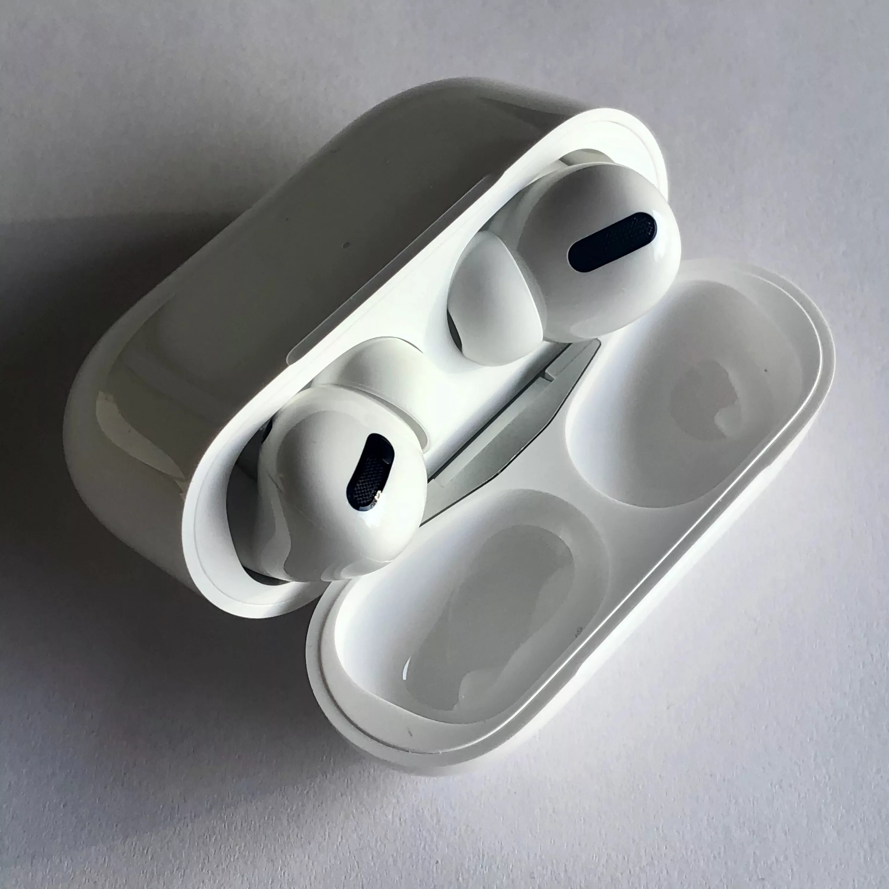 Airpods pods. Беспроводные наушники Apple AIRPODS Pro. Беспроводные наушники Apple AIRPODS 3. Наушники Эппл аирподс про. Беспроводная гарнитура Apple AIRPODS Pro 2.