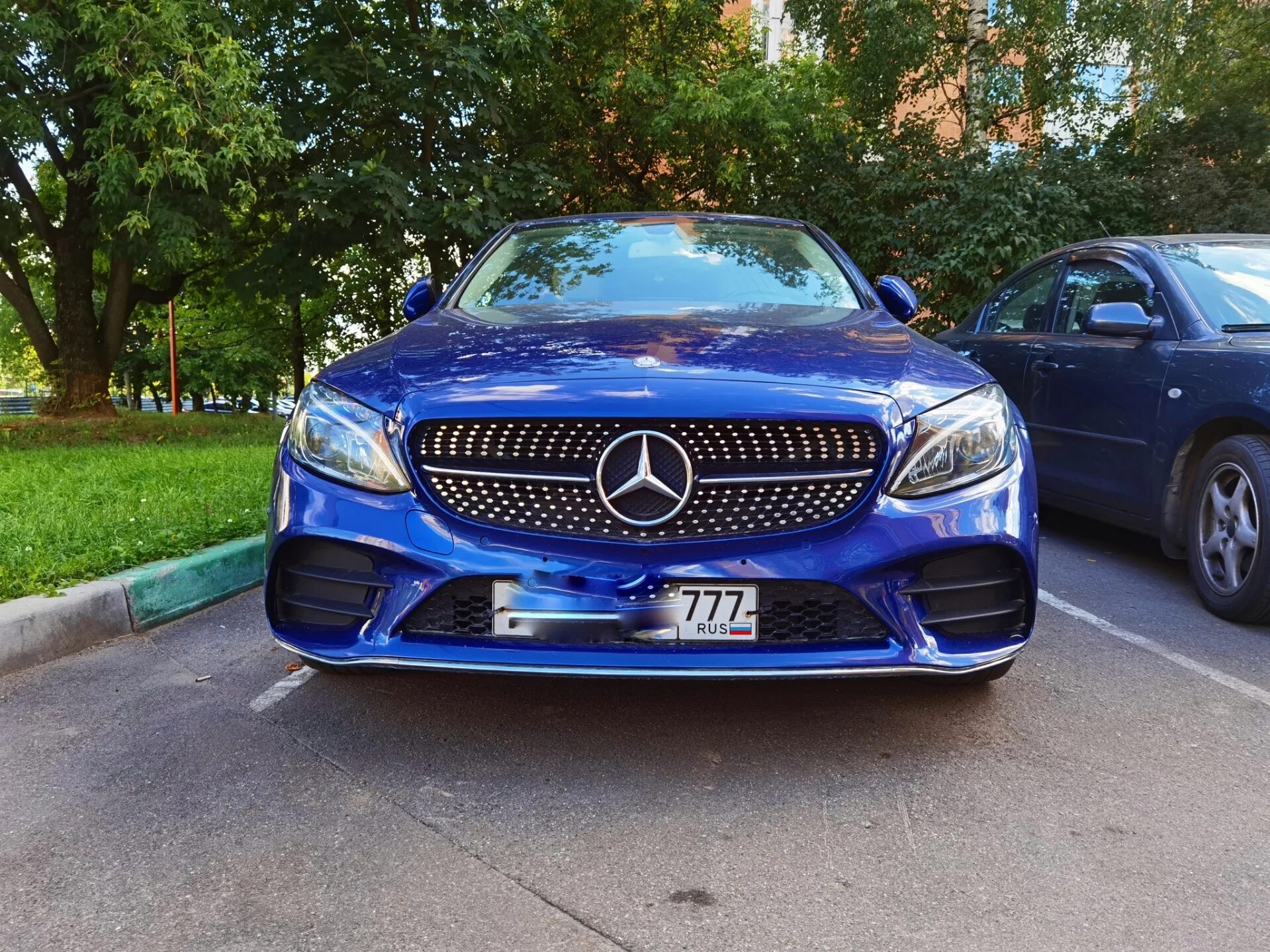 Мерин в полосы. Mercedes-Benz c-class (w205). Mercedes Benz c63 AMG w205. Mercedes-Benz w205 c300. Полосы на Мерседес.