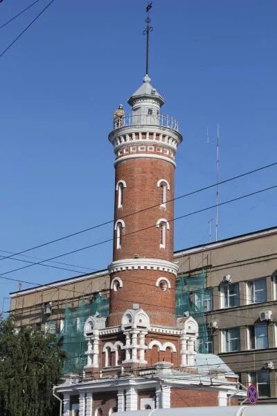 Высота пожарной каланчи. Пожарная каланча Омск. Старая пожарная каланча Омск. Памятник пожарная каланча город Омск. Пожарная каланча Смоленск.