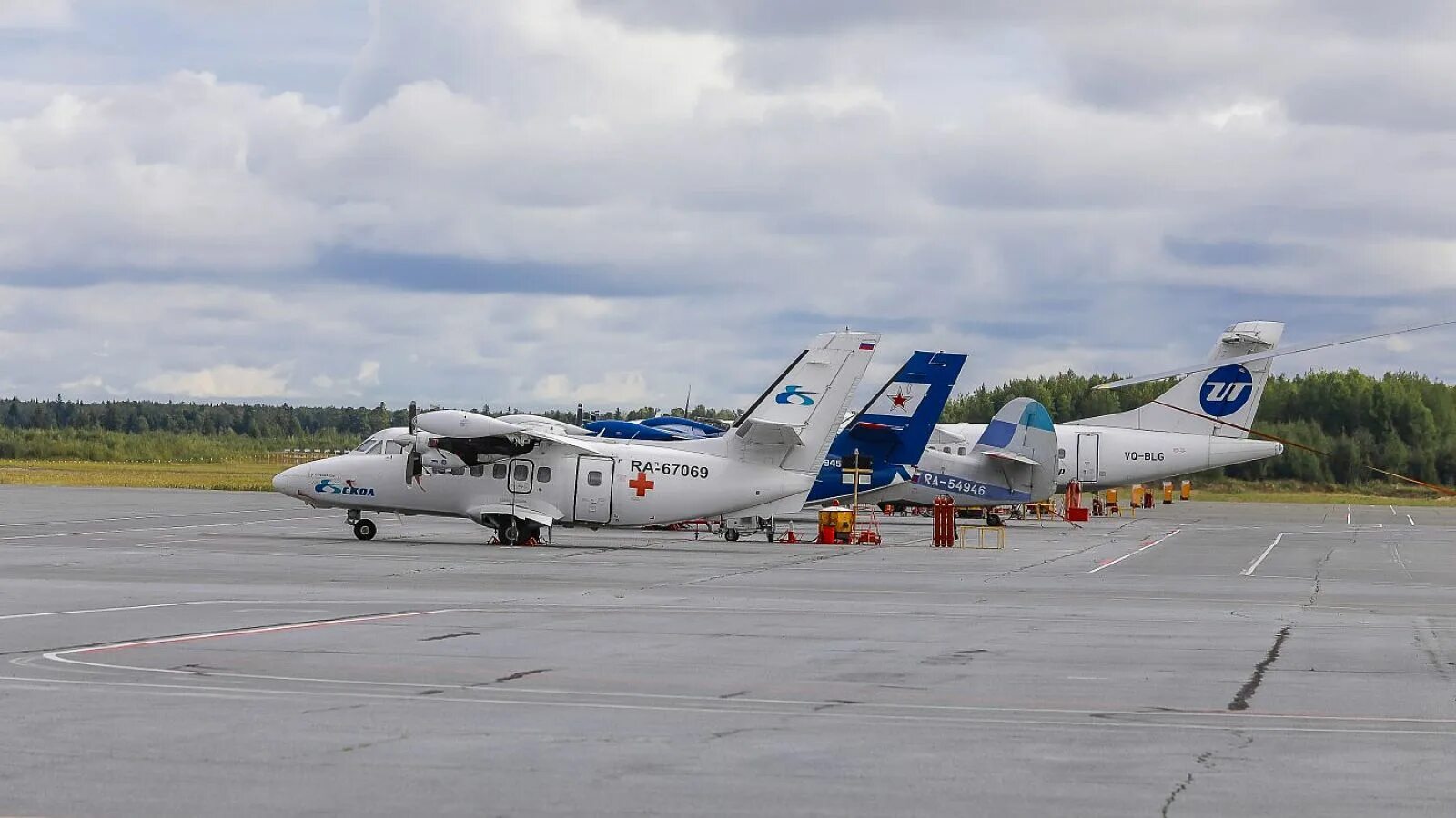 Аэропорт ханты-мансийска. Ханты-мансийск из самолёта. Самолёты красноселькупа. Самолет хмао уфа. Ютэйр 2023\.