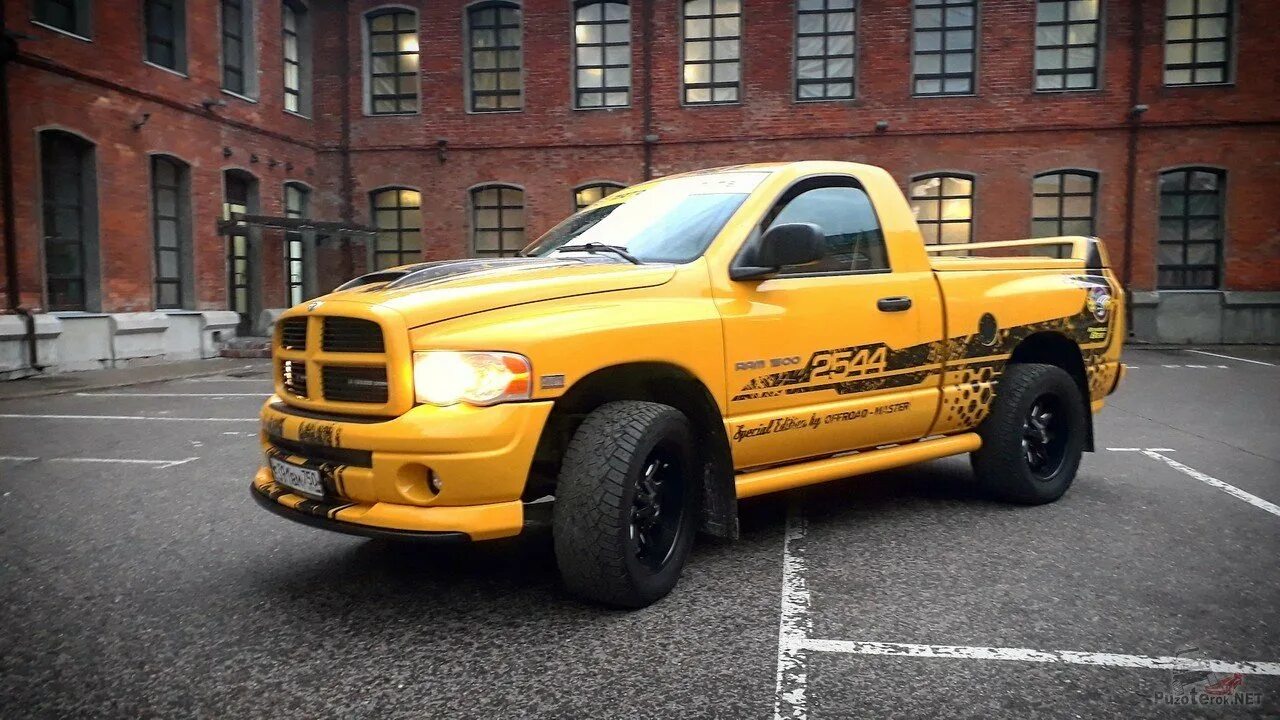 Желтый пикап. Dodge Ram желтый. Додж желтый джип. Додж пикап. Dodge Pickup 2000s.