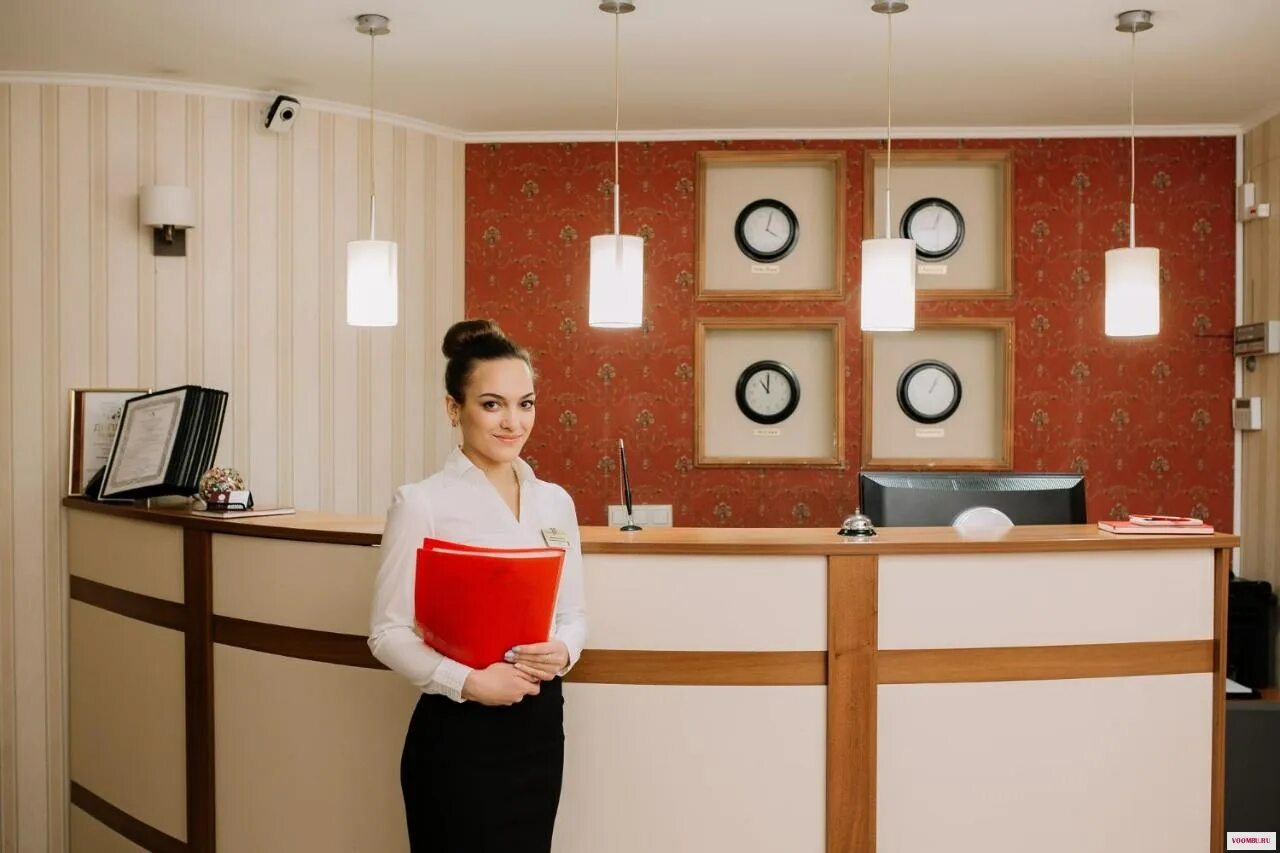 Администратор мини отеля. Девушки на ресепшене в отеле. Администратор на ресепшене в гостинице. Гостиница. Mini домашний центр.
