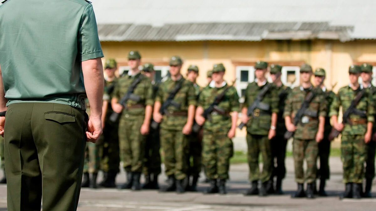 Солдат Российской армии. Дисциплина военнослужащих. Солдат армии России. Строй солдат.