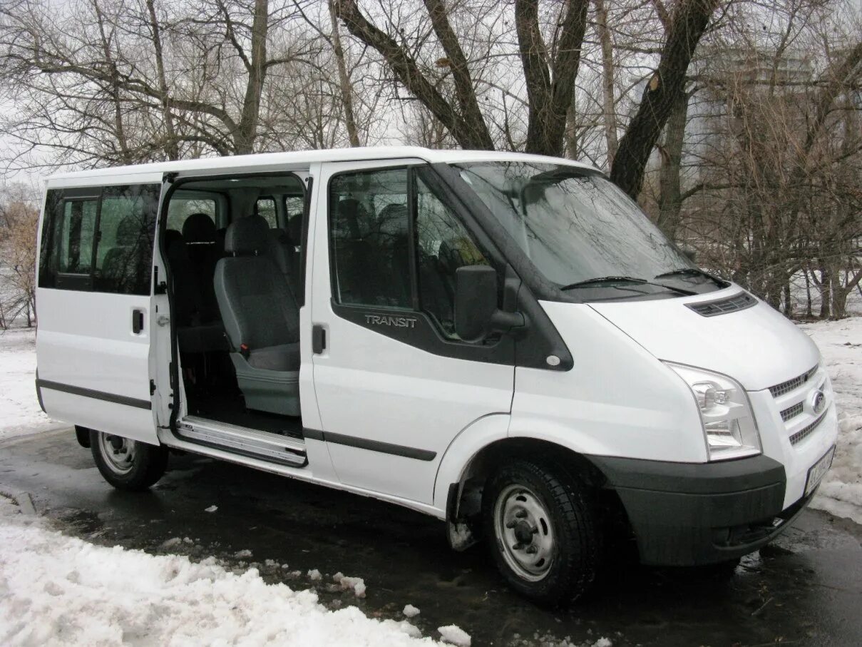 Купить пассажирский микроавтобус россии бу. Форд Транзит пассажирский 8. Ford Transit 8 местный. Ford Transit пассажирский 2010. Ford Transit 2006 пассажирский.