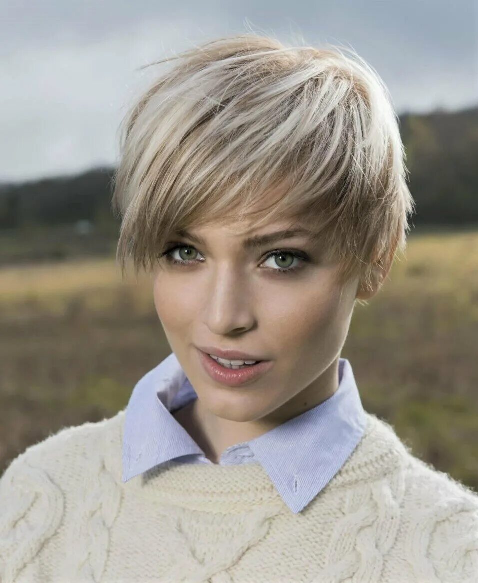 элиша катберт. короткие стрижки на светлые волосы. градуированное каре с прямой челкой на средние волосы. стрижка полубоб каре. стрижка шэг 2019.
