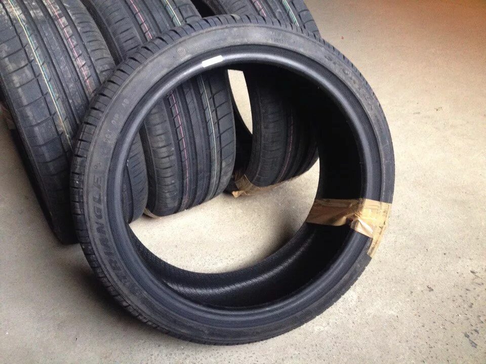 Шины triangle 40. 215/40r18 triangle th201. triangle 215 40 r18. триангл th201 215/40/18. triangle th201 235/40 r18.