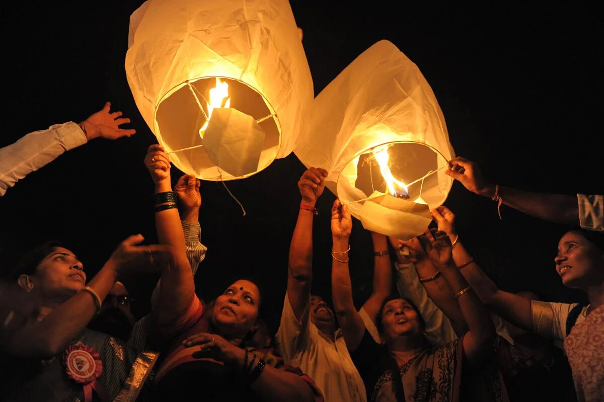 Можно ли запускать фонарики в городе. Можно ли запускать фонарики в городе. Йи пенг. Воздушные фонарики. Воздушные фонарики.