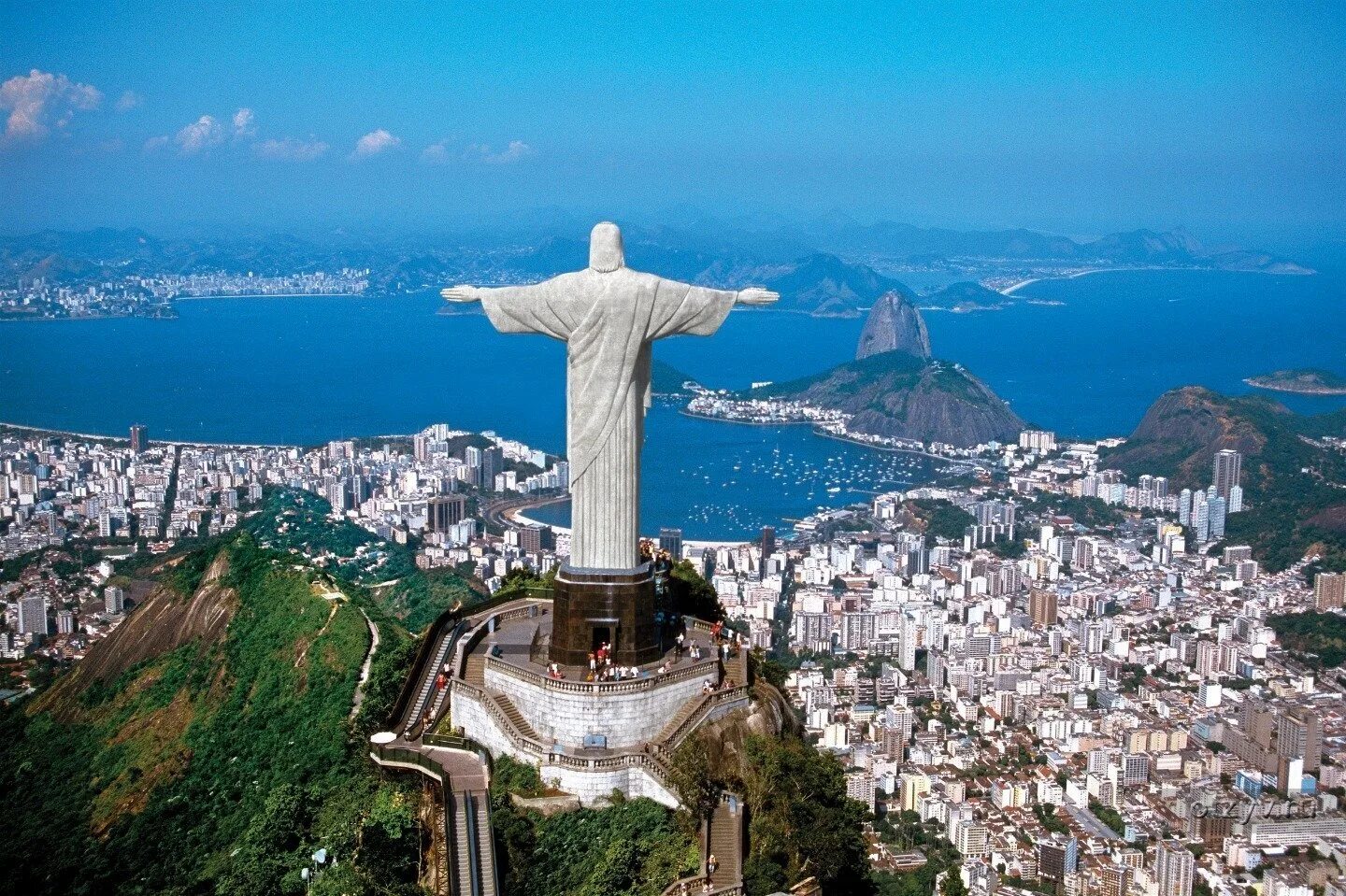 Статуя искупителя. Статуя Христа-Искупителя Бразилия. Христос Искупитель Рио де Жанейро. Статуя Иисуса в Рио де Жанейро. Иисус Христос в Рио де Жанейро.