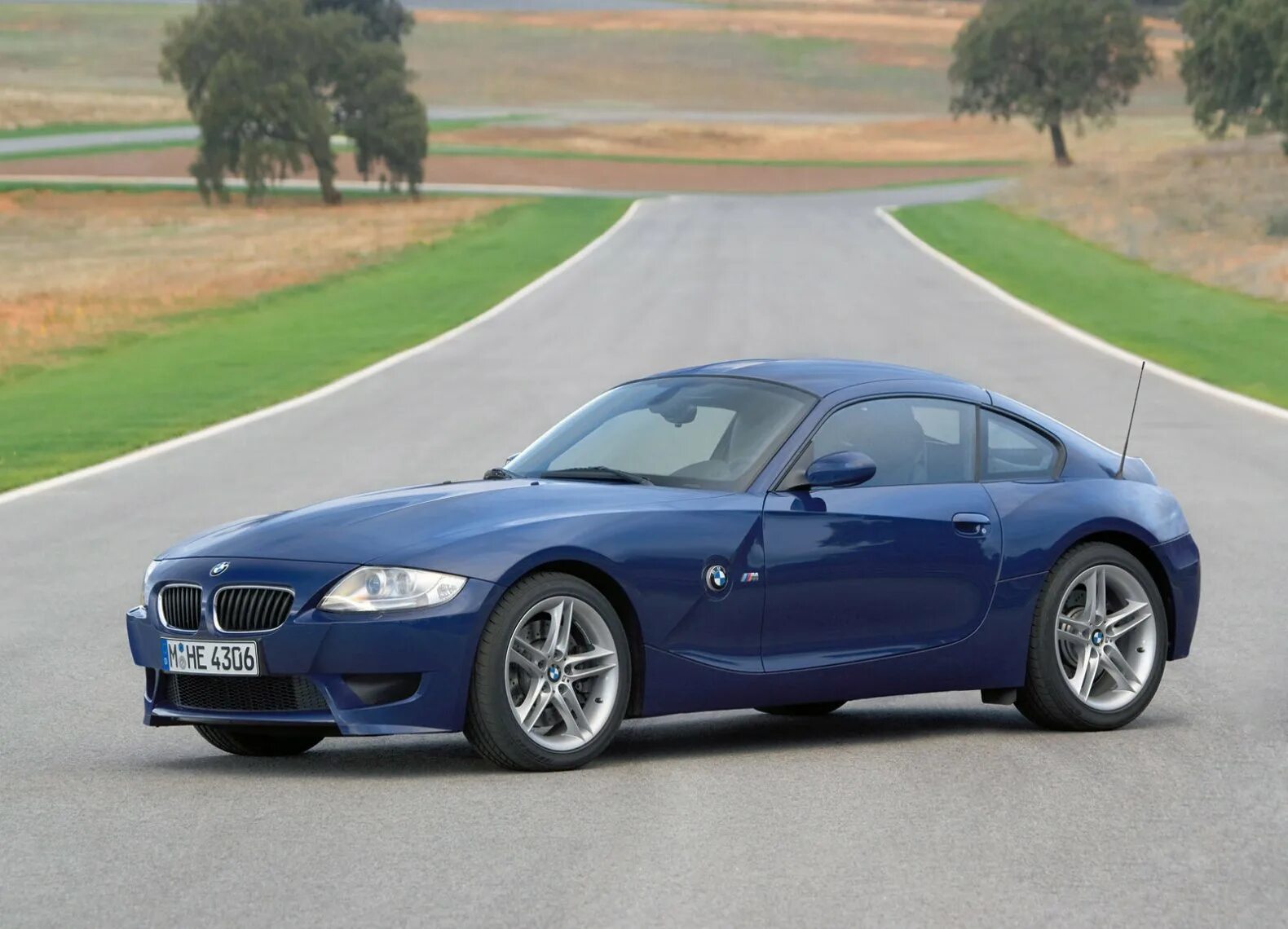 Bmw m coupe. BMW z4 Coupe. BMW z4 m Coupe. БМВ двухдверная z4. 2008 BMW z4 m Coupe.