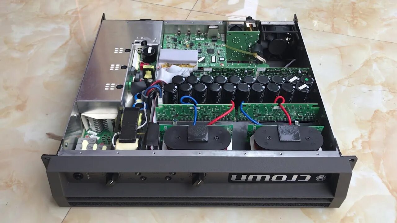 Crown усилитель 2400. Crown tech. Crown 800. Crown 2400. Усилитель crown dci8|600.