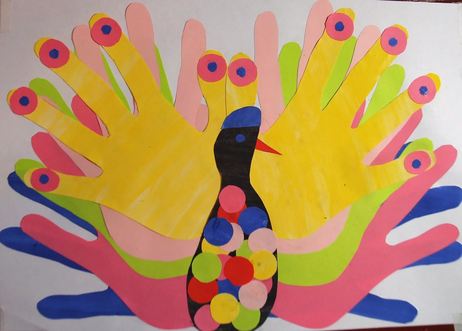 веселые ладошки рисование. бабочка из ладошек.