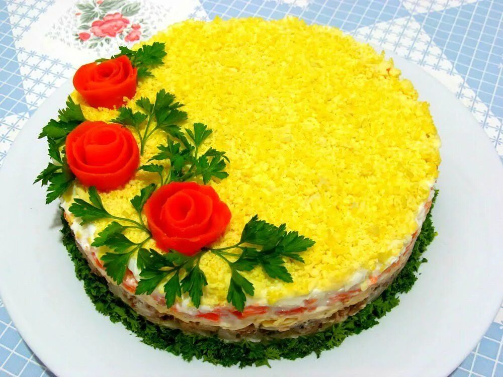 Украсить торт мимоза. Закусочный торт Наполеон Мимоза. Салат торт Мимоза. Закусочный торт Мимоза.