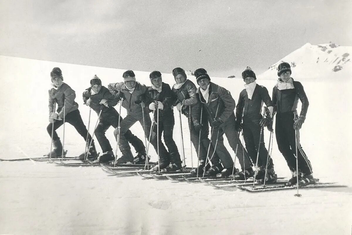 Лыжный спорт в России после 1917 года. Лыжные гонки СССР. Первые лыжные соревнования. Первые соревнования по горным лыжам. Лыжная атлетика
