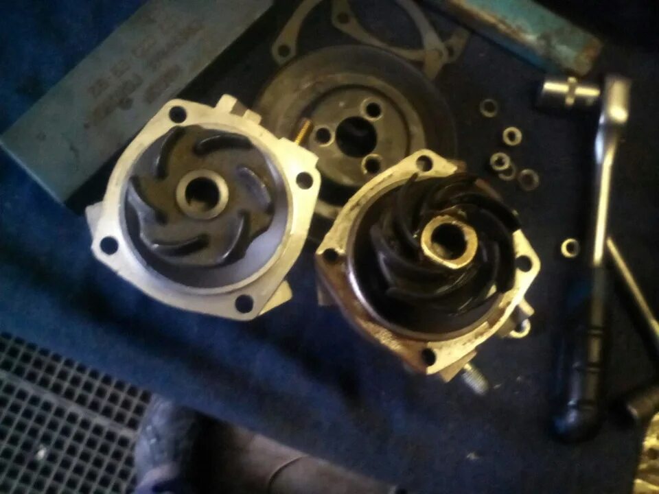 Помпа на ниссан вингроуд y10 ga15de. Свистит помпа ваз 2114. Водяной насос автомобиля. Механизм запуска водяной помпы honda. Помпа на холодную.