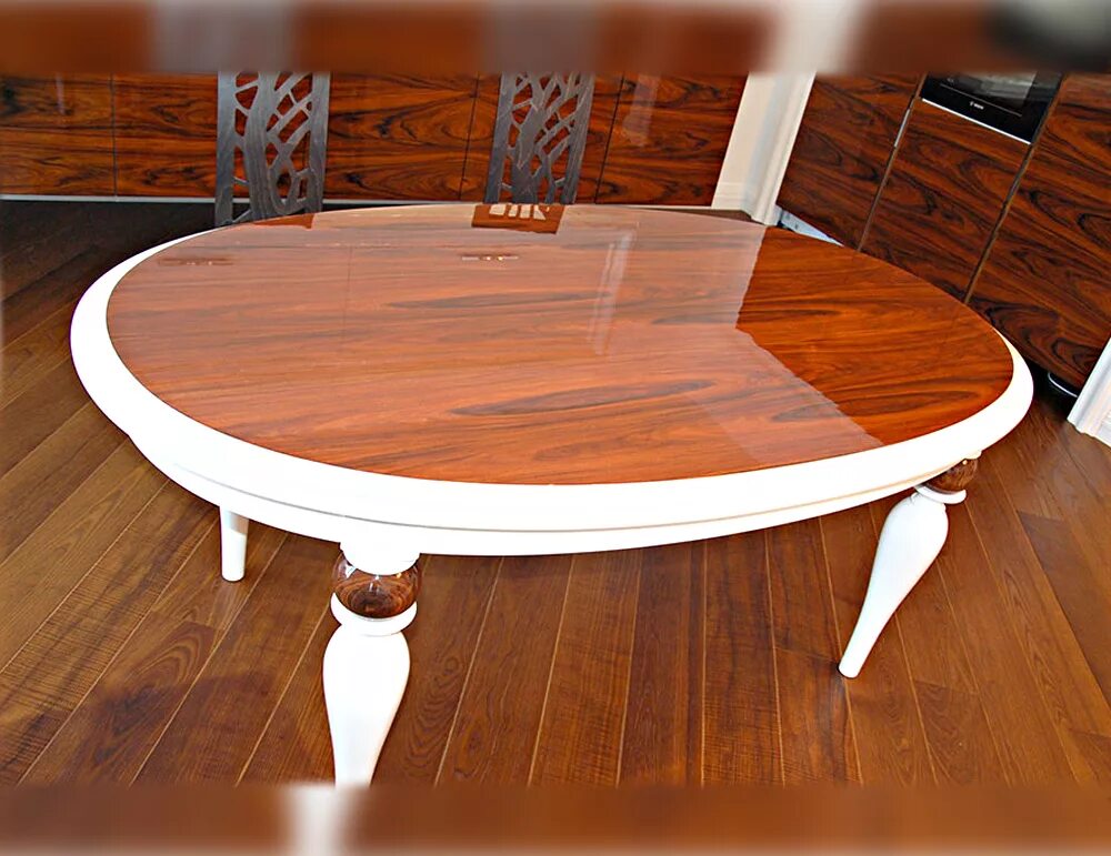 Стол и скамейка вокруг дерева. Столы поставленные кругом. Столы поставленные кругом. Стол с крутящейся серединой. Круглая столешница для стола.