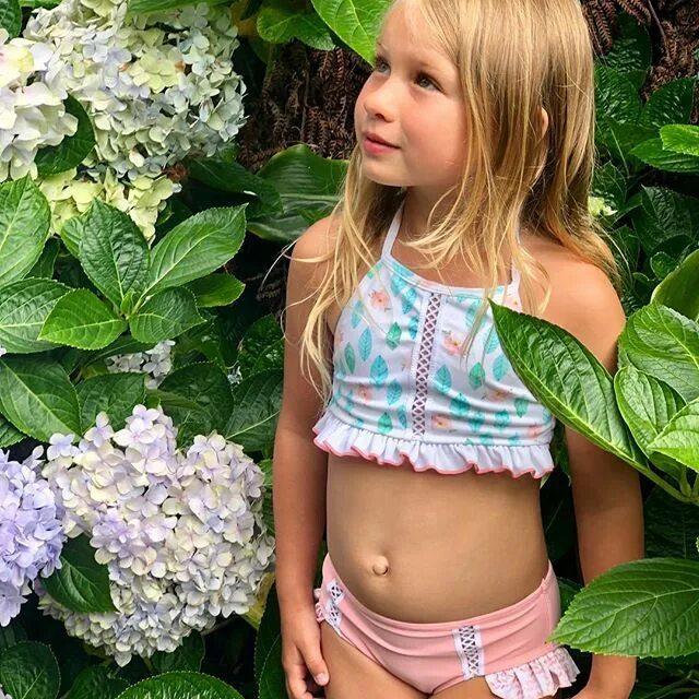 Large in little. Литтл Middle School Bikini. 13летниедевосеипооноnuxx. Babyilpss13. Kimi and li Bikini.