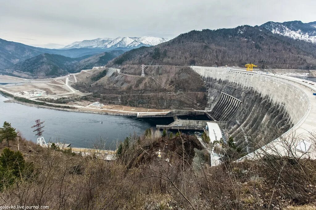 В каком районе находится самая крупная гэс. Саяно-Шушенская ГЭС. Саяно Шушенская ГЭС постройка. Красноярской и Саяно-Шушенской ГЭС. Саяно-Шушенская ГЭС начало строительства.