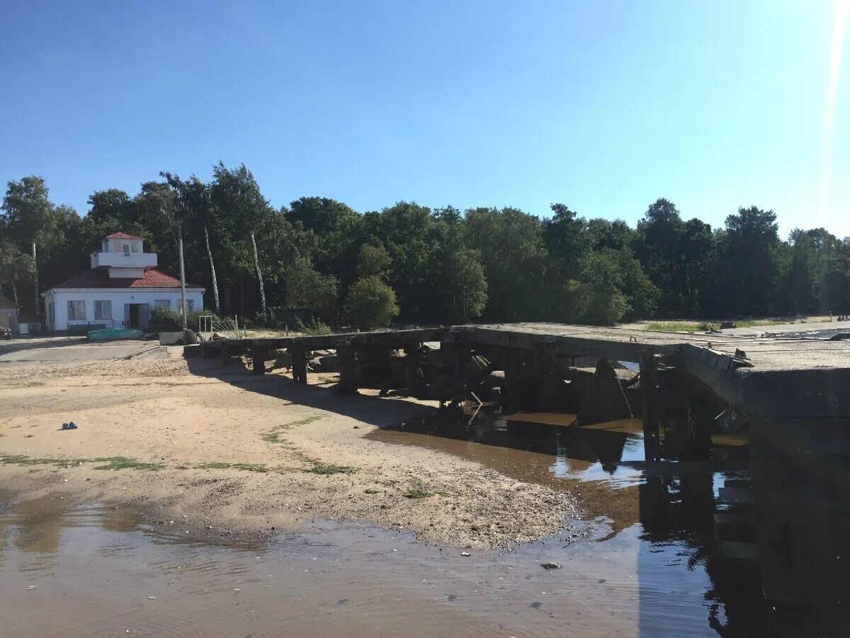 Разрушенная пристань. Пляж Дубки в Сестрорецке. Дубковский пляж Сестрорецк. Парк Дубки в Сестрорецке пляж. Сестрорецкий пляж парк Дубки.